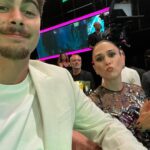 Rafael Vitti Instagram – Noite mais do que especial no #MelhoresDoAno, prestigiando meu amor que concorreu na categoria melhor humorista e também representando nossa amada novela Além da Ilusão, na categoria Melhor Novela, junto com nosso diretor artístico @luizhrios , nossa autora diva @alessandrapoggiautora , nosso gerente de produção @mauricio_quaresma_ e @barbararaquelpaz ,que dispensa apresentações
✨🍀♥️♥️♥️ Estúdios Globo