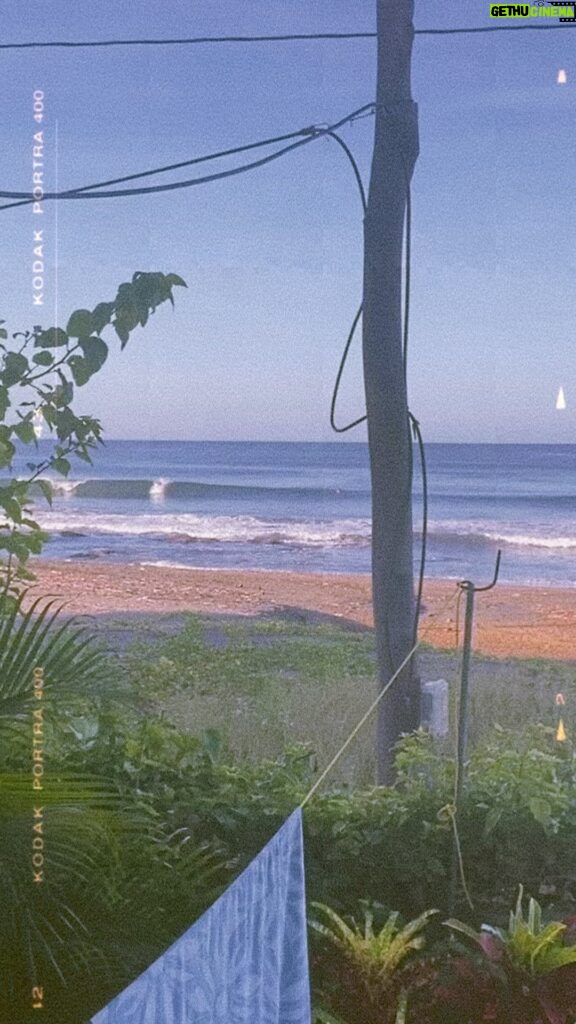 Rafael Vitti Instagram - Mais um dia de muita alegria no mar !! com direito a ondinha filmada da varanda pelo meu amigo @andrebarrosrtmf 🍀✨quase ralando a bunda na pedra no final 👀👀😬