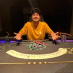 Rafael Vitti Instagram - Começo, meio e fim. 🙌🏽✨🃏 Último poker do ano com a rapaziada, acabei levando depois de 7 horas de torneio. Comprovando que o estudo tá valendo a pena. 😬