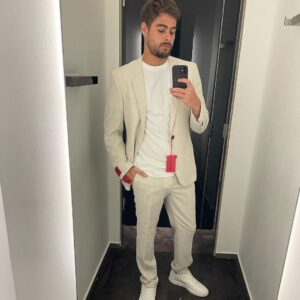 Rafael Vitti Instagram - Tava na dúvida e pedi ajuda pra Tata… não entendi se era pra levar o branco ou não. 🤔🤔