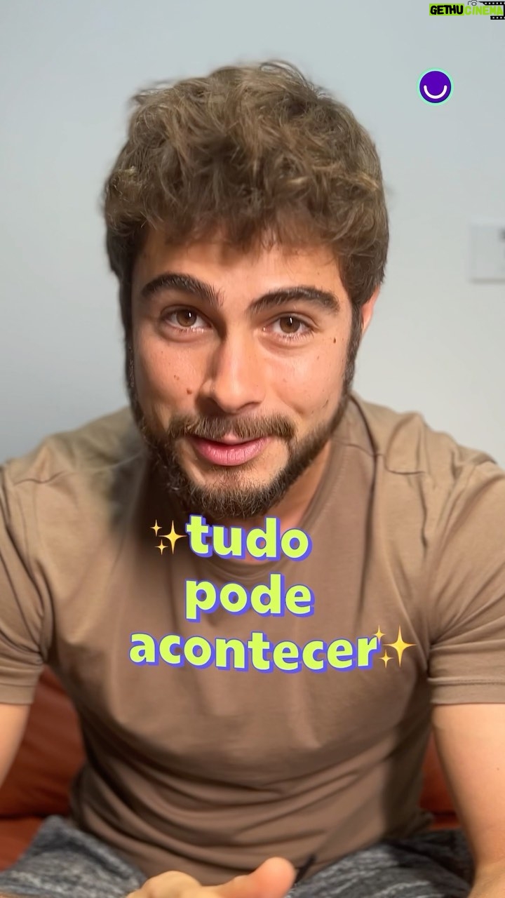 Rafael Vitti Instagram - #BASTIDORES 🤳 Esse Hélio... ai, ai! 😍 Convidamos o @rafaavitti para reagir a comentários inusitados sobre ele e seu personagem em #TerraEPaixão. Corre aqui, @tatawerneck 🧡😂 #TweetsProibidões