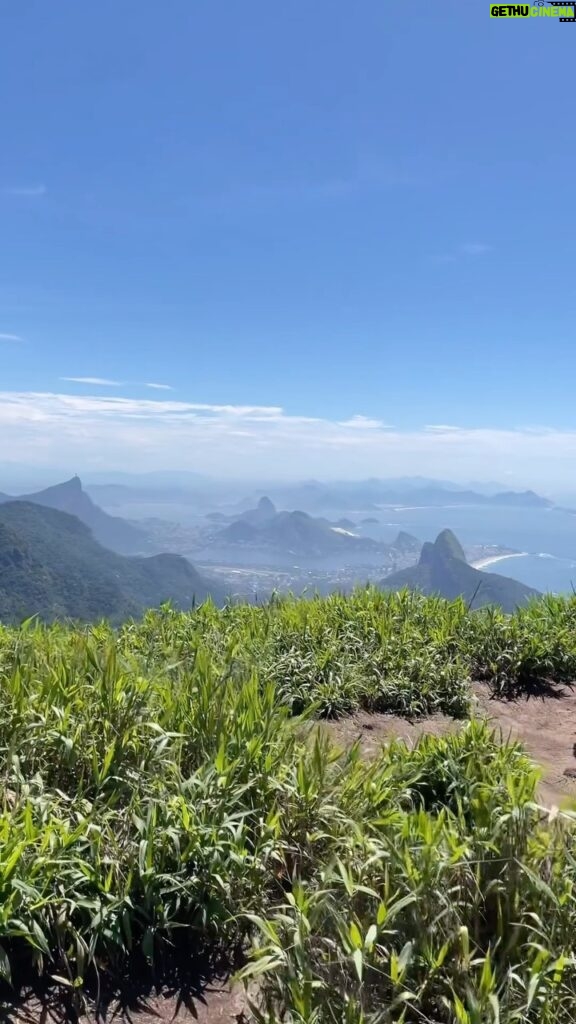 Rafael Vitti Instagram - Apenas uma manhã de segunda feira no Rio de Janeiro ☀️🙏🏽 Trilha Pedra da Gávea