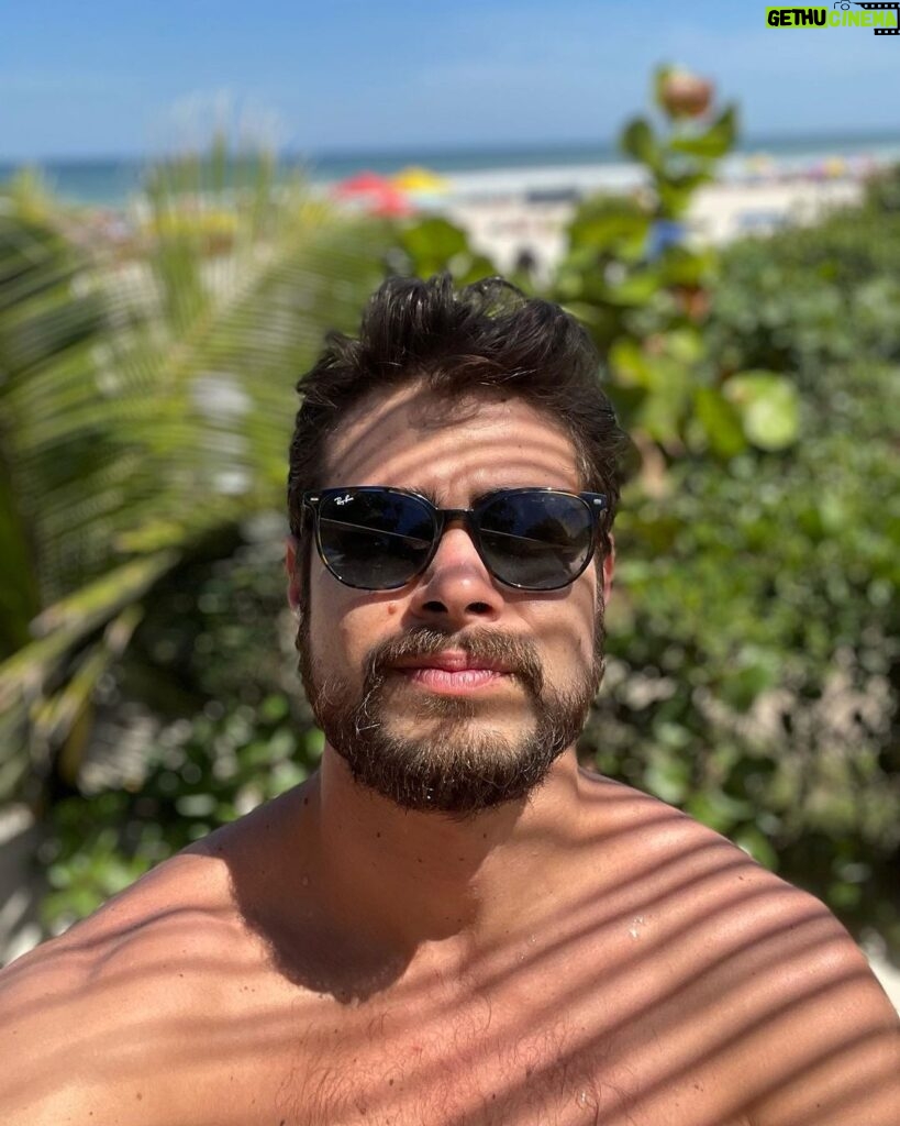 Rafael Vitti Instagram - Sol brilhando no Rj, treinão de perna e uma boa nadada no mar! Agora, partiu estúdio🎬☀️💦🏋🏽🏖️ Rio de Janeiro, Rio de Janeiro