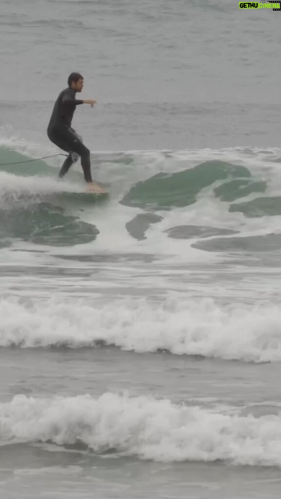 Rafael Vitti Instagram - Acordei saudoso do mar e do surf!! Sensação maravilhosa que esse esporte proporciona. Essa semana eu vou pra água sem falta 💦🙏🏼✨ 📹 @paulocolla Playa Cerro Azul