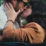 Rafael Vitti Instagram - #TERRAEPAIXÃO 📺 Hélio e Petra estão cada vez mais envolvidos um com o outro e o primeiro beijo dos dois acabou rolando! 🥰 O que vocês acham deles juntos? 🧡