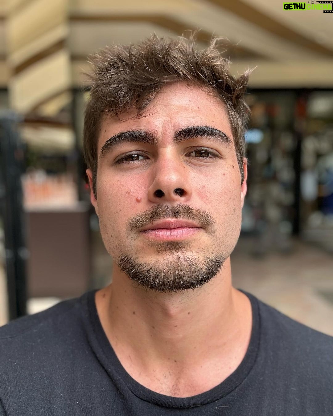 Rafael Vitti Instagram - Me despedindo do Hélio e de Terra e Paixão! Hoje tem o último capítulo!! Não percam ✨