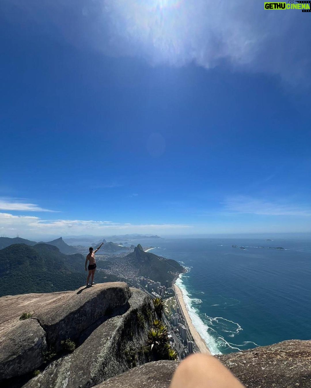 Rafael Vitti Instagram - @mateusolanooficial além de tudo que a gente já sabe de maravilhoso que é, também faz belas fotos. Obrigado pelo rolezão!! Pedra da Gávea