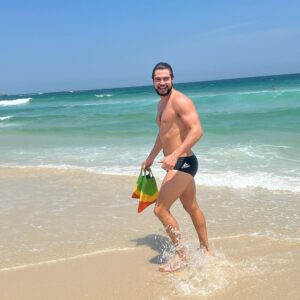 Rafael Vitti Instagram - 28 anos!! Todo mundo falando pra mim em Retorno de Saturno… não sei direito o que significa, mas acho que tem a ver com academia ou com mais boletos 🤔😂
Obrigado por todas as  mensagens de carinho! ☀️🫶🏼