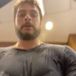 Rafael Vitti Instagram - Aquela manhã cheia de saúde e suor!! Almocinho balanceado e colorido. Ainda deu tempo de levar a pequena na aula, suado mesmo. Mais tarde tem gravação madrugada a dentro 🎬💪🏽🔪 Lindo dia!!! ✨