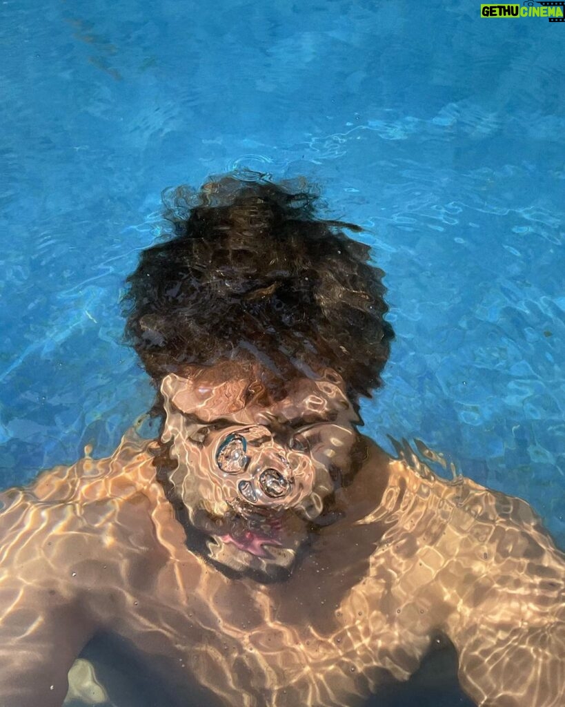 Rafael Vitti Instagram - Sol e água fresca. Folguinha boa no meio da semana! Dedico os registros ao meu amor que foi pro estúdio e vai gravar 15 cenas hoje até 21h 😂🫶🏼 @tatawerneck