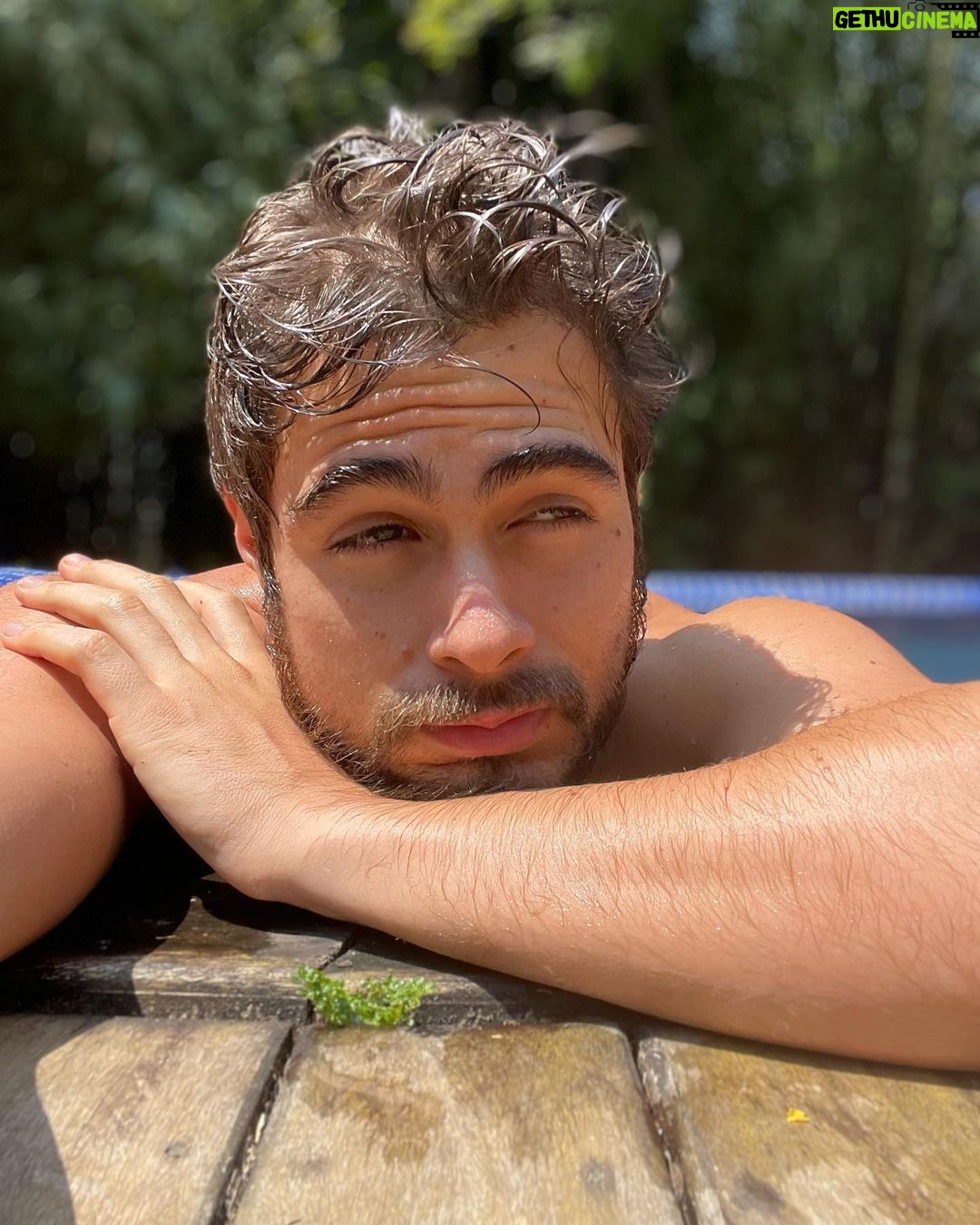 Rafael Vitti Instagram - Sol e água fresca. Folguinha boa no meio da semana! Dedico os registros ao meu amor que foi pro estúdio e vai gravar 15 cenas hoje até 21h 😂🫶🏼 @tatawerneck
