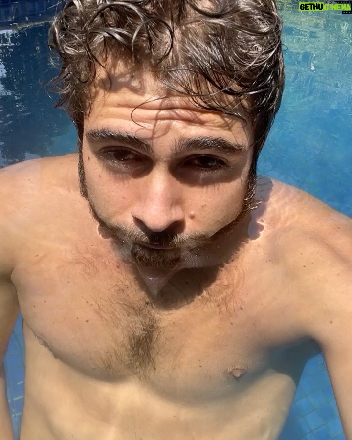 Rafael Vitti Instagram - Sol e água fresca. Folguinha boa no meio da semana! Dedico os registros ao meu amor que foi pro estúdio e vai gravar 15 cenas hoje até 21h 😂🫶🏼 @tatawerneck
