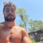 Rafael Vitti Instagram - Sol e água fresca. Folguinha boa no meio da semana! Dedico os registros ao meu amor que foi pro estúdio e vai gravar 15 cenas hoje até 21h 😂🫶🏼 @tatawerneck