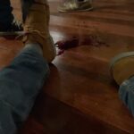 Rafael Vitti Instagram - (CONTEÚDO SENSÍVEL : SANGUE CENOGRÁFICO ) Bastidores de qualidade duvidosa da sequência do tiro no pé. #TerraEPaixão #Bastidores Estúdios Globo