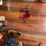 Rafael Vitti Instagram – (CONTEÚDO SENSÍVEL : SANGUE CENOGRÁFICO ) Bastidores de qualidade duvidosa da sequência do tiro no pé.  #TerraEPaixão #Bastidores Estúdios Globo