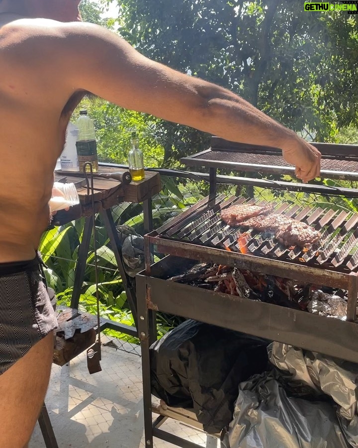 Rafael Vitti Instagram - Folguinha de respeito! Tarde com meu amigo @duduazevedo e meu amor @tatawerneck , que tá melhorando nas fotos. E pra fechar , fim de tarde com a clara e os amiguinhos da escola. Pra variar a princesa chega exausta e já adormecida, vai pra cama sem banho mais uma vez.