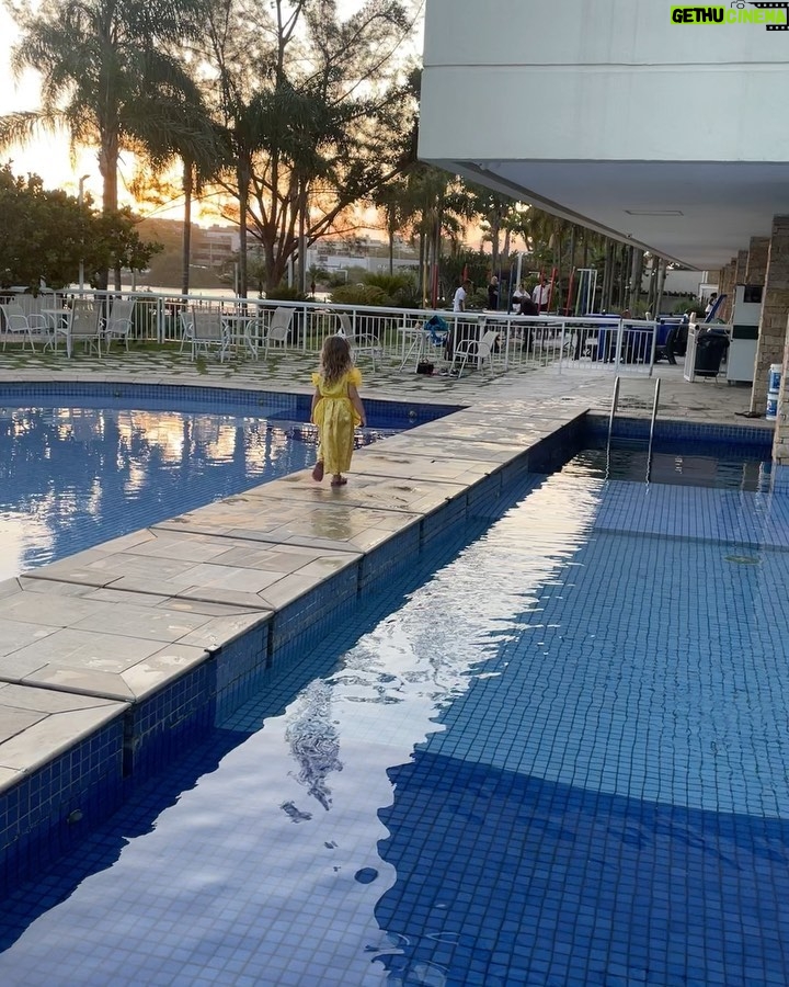 Rafael Vitti Instagram - Folguinha de respeito! Tarde com meu amigo @duduazevedo e meu amor @tatawerneck , que tá melhorando nas fotos. E pra fechar , fim de tarde com a clara e os amiguinhos da escola. Pra variar a princesa chega exausta e já adormecida, vai pra cama sem banho mais uma vez.