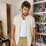Rafael Vitti Instagram - Pedi pra Tata fazer umas fotos minhas ontem, antes da gente sair. E posso confirmar que como fotógrafa você é uma excelente comediante, meu amor. Ce tava com raiva de mim? 😂🫶🏼♥️ @tatawerneck