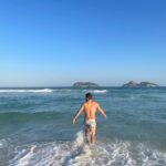 Rafael Vitti Instagram – Folguinha boooaaa 🙏🏼🏖️☀️ Rio de Janeiro, Rio de Janeiro