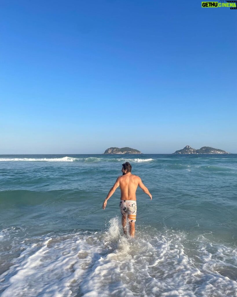 Rafael Vitti Instagram - Folguinha boooaaa 🙏🏼🏖️☀️ Rio de Janeiro, Rio de Janeiro
