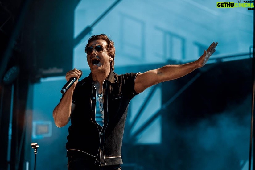 Raine Maida Instagram - Photo dump from halftime performance at the @montrealalouettes game 📸 @jessedimeo Montreal, Quebec