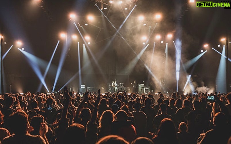 Raine Maida Instagram - Magic to be paired with @smashingpumpkins again. 📸 @coreykellyimages Scotiabank Arena