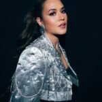 Raisa Andriana Instagram – Throwback waktu HUT Trans kemarin duet bareng @rizkyfbian ✨wearing silver look by @byestherjean 

Makeup // @ferryfahrizal 
Hair // @ibaayy___ 
Styled // @elcofrebliaman 
Photo // @high_iso