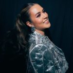 Raisa Andriana Instagram – Throwback waktu HUT Trans kemarin duet bareng @rizkyfbian ✨wearing silver look by @byestherjean 

Makeup // @ferryfahrizal 
Hair // @ibaayy___ 
Styled // @elcofrebliaman 
Photo // @high_iso