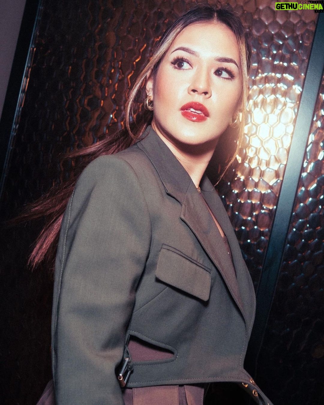 Raisa Andriana Instagram - 40 menit yang manis bersama YourRaisa Bandung. Manggung paling wara wiri kanan kiri, smoga semua happy ya!! Makeup // @ferryfahrizal Hair // @ibaayy___ Styled // @ivanteguhsantoso Photo // @agrasuseno