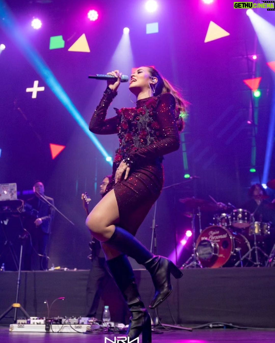 Raisa Andriana Instagram - KL was exceptional. With literally no gimmick, no confetti, but your energy was unmatched. The band and I literally had so much fun onstage, this is the feeling we always chase! Thank you once again YourRaisa Malaysia! Next time we return, let’s do a full production! Dress // @raffieynasirofficial @ivantan.id @hartonogan Makeup // @ferryfahrizal Hair // @ibaayy___ Styled // @astecat @baloarentus.lie Photo // @nareend