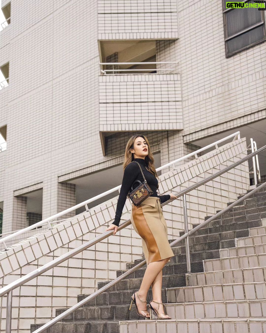 Raisa Andriana Instagram - New bag unlocked — @louisvuitton Petite Malle Capitale #louisvuitton #LVFW23