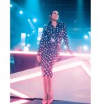 Raisa Andriana Instagram - Menyamar jadi juri di Gimme The Mic padahal fangirling. Everyone did an incredible job, and I was blown away by @yokungbrothers bener2 penampilan yang tanpa cela! Happy banget bisa duet sm @rizkytengg yang ngasih warnanya sendiri di lagu “Biar Menjadi Kenangan”, dan penampilan solo dia juga bener2 bikin terpana. Makasi utk teman2 juri @tantrisyalindri @rizkyfbian @budid0remi yang bikin aku ngerasa nyaman, dan semua kontestan @jauzacahaya @hannapriscillia yang udh ngasih kami smua performance yang luar biasa! 🫶🏻