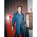 Raisa Andriana Instagram – Batam left us speechless. Setelah sekian tahun gak kesini, kemarin kita dikasih sambutan yang begitu meriah. Penonton full berdiri full goyang full nyanyi, what else could we ask for? You guys r the best! THANK YOU BATAM!

Makeup // @ferryfahrizal 
Hair // @ibaayy___ 
Styled // @elcofrebliaman 
Photo // @claudianrh