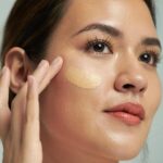 Raisa Andriana Instagram - Dari awal launch @officialrainebeauty, mimpinya tuh emg punya base product, dan kita pengen sesuatu yang buat dipakai sehari2, gak intimidating, bahkan untuk orang yang gak jago makeup pun anti fail deh. Filosofinya di “my skin but better”, I feel like people still want a little coverage, but with a skin-like finish jadi tetep dapet pujiannya “ih kulitnya bagus bgt..” bkn “makeupnya bagus bgt..”. And of course harus ada skincare benefit juga, karena anggapan “makeup is bad for your skin” is so outdated. Setelah mencoba berbagaiii macam sample selama 1,5 tahun terakhir, akhirnya lahirlah “The Daily Skin Drops” our babyyyy.. We’re so proud of this product, and the fact that I genuinely do not reach for any other foundation/skin tint/tinted moisturizer after we created this product makes me really really happy!! Hope you love this product as much as we do!!