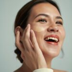 Raisa Andriana Instagram - Dari awal launch @officialrainebeauty, mimpinya tuh emg punya base product, dan kita pengen sesuatu yang buat dipakai sehari2, gak intimidating, bahkan untuk orang yang gak jago makeup pun anti fail deh. Filosofinya di “my skin but better”, I feel like people still want a little coverage, but with a skin-like finish jadi tetep dapet pujiannya “ih kulitnya bagus bgt..” bkn “makeupnya bagus bgt..”. And of course harus ada skincare benefit juga, karena anggapan “makeup is bad for your skin” is so outdated. Setelah mencoba berbagaiii macam sample selama 1,5 tahun terakhir, akhirnya lahirlah “The Daily Skin Drops” our babyyyy.. We’re so proud of this product, and the fact that I genuinely do not reach for any other foundation/skin tint/tinted moisturizer after we created this product makes me really really happy!! Hope you love this product as much as we do!!