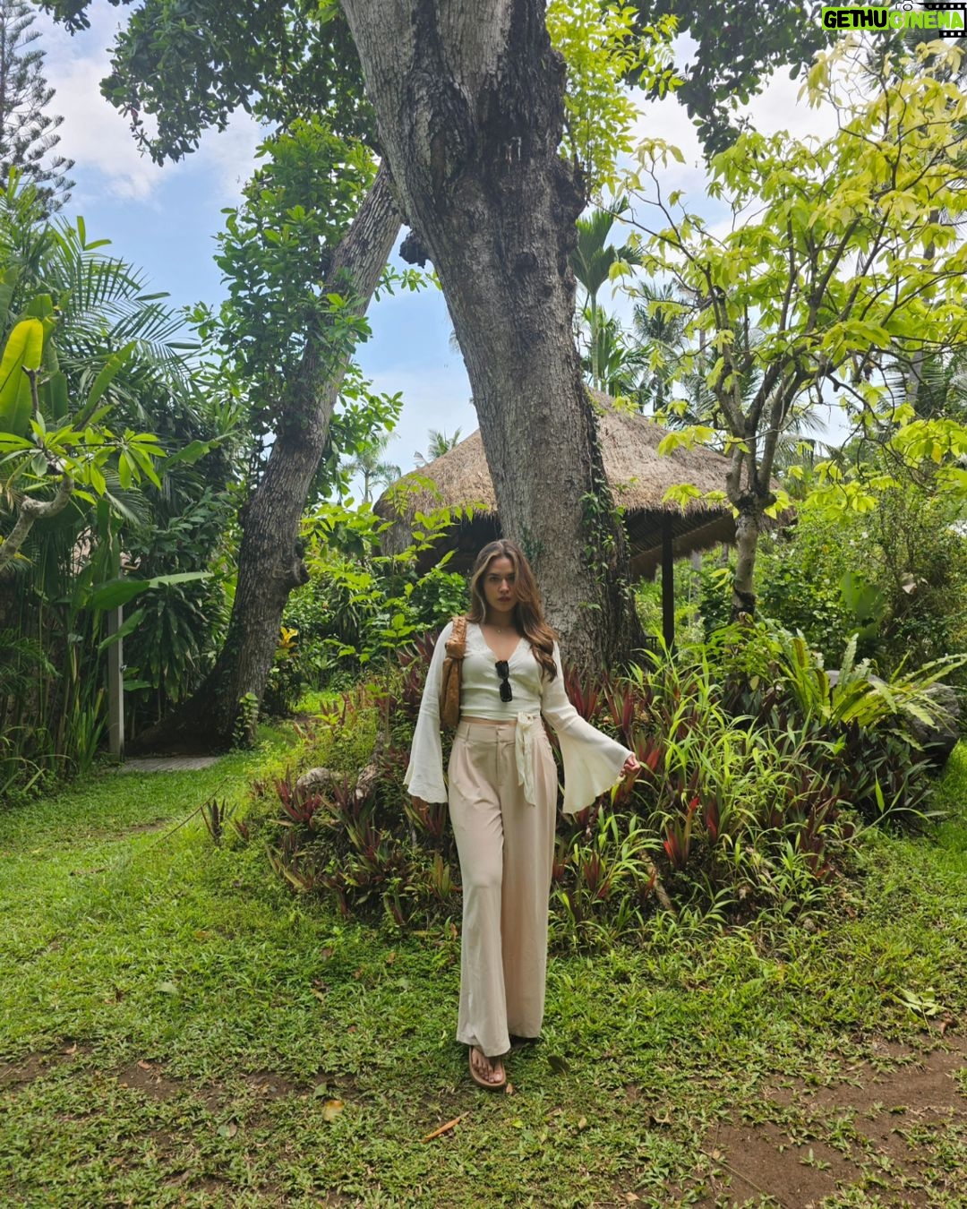 Raisa Andriana Instagram - Outfit of the day for todays girls lunch! Pada makan apa hari inii? Captured #withgalaxy S23 Ultra 🫰