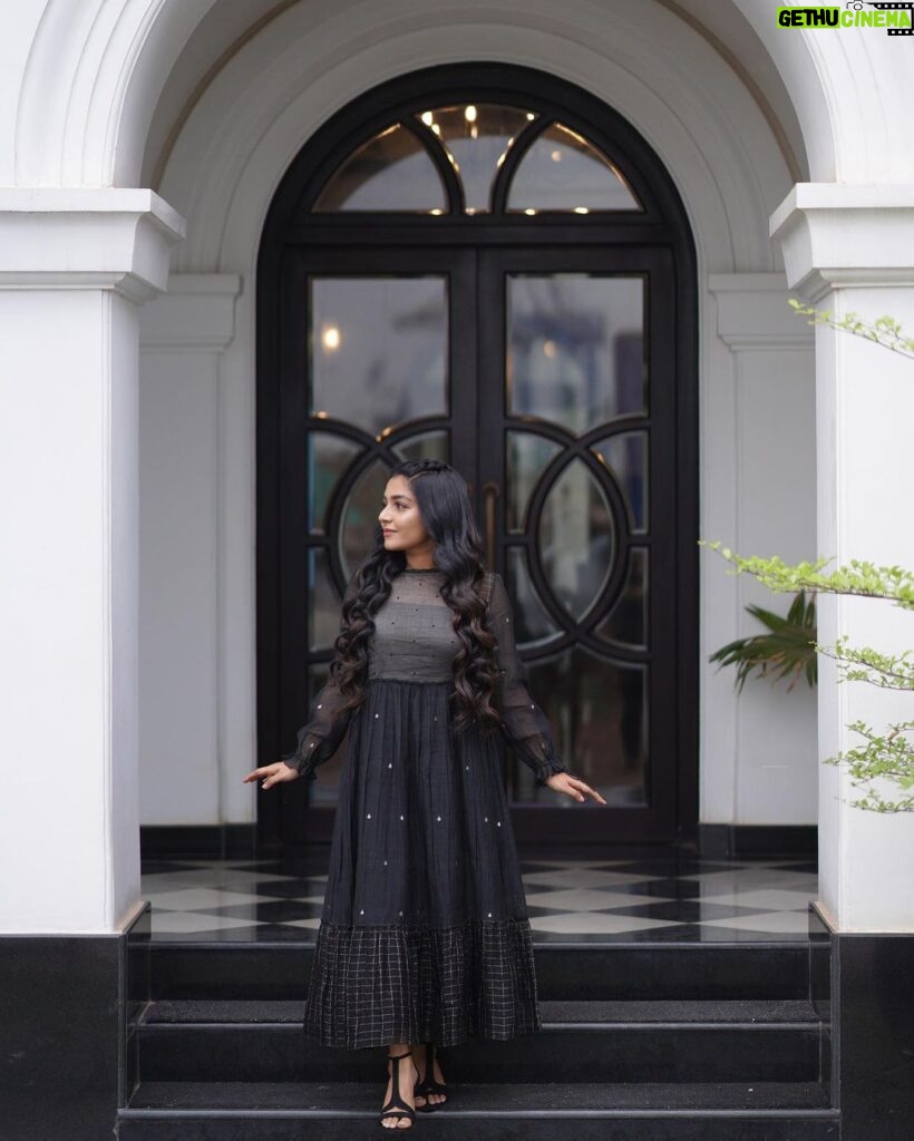 Rajisha Vijayan Instagram - 🖤 Outfit: @bunastudio Styling: @styledbysmiji Photography: @jiksonphotography Glam: @laxmi_saneesh Assisted by : @siraj_saleem_ Location: @azora.hotels