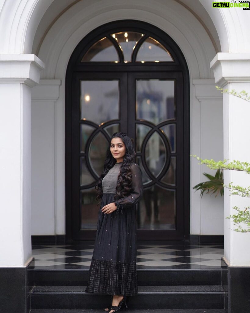 Rajisha Vijayan Instagram - 🖤 Outfit: @bunastudio Styling: @styledbysmiji Photography: @jiksonphotography Glam: @laxmi_saneesh Assisted by : @siraj_saleem_ Location: @azora.hotels