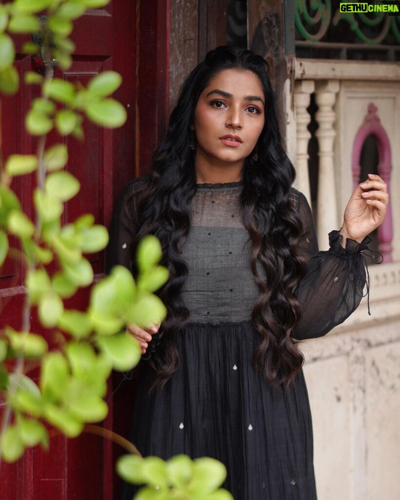 Rajisha Vijayan Instagram - Gazing at you in your feed 🖤 Outfit: @bunastudio Styling: @styledbysmiji Photography: @jiksonphotography Glam: @laxmi_saneesh Assisted by : @siraj_saleem_