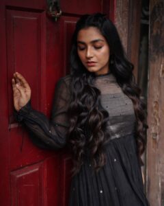 Rajisha Vijayan Instagram - Gazing at you in your feed 🖤 Outfit: @bunastudio Styling: @styledbysmiji Photography: @jiksonphotography Glam: @laxmi_saneesh Assisted by : @siraj_saleem_