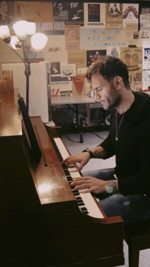 Ramin Karimloo Instagram - Passing time backstage | @scottsdalearts | #hazy #countingcrows | #arizona #concert