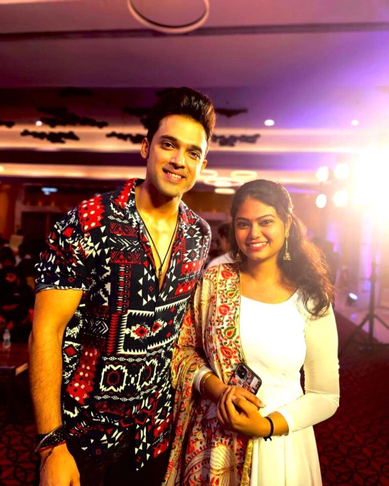 Ramya Behara Instagram - This is me literally being starstruck😍 🙈 So elated to have met one of my favourite and terrific actors @the_parthsamthaan ✨ I was jumping with joy when I came to know that I sang for a movie that he was a part of . @sahithichaganti ❤️ #kaisiyehyaariaan #kyy #manan #parthsamthaan #manikmalhotra Thankyou @subhashanandmusic sir @saisudha.kom sir for the beautiful song and the picture ✨