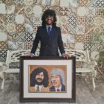 Rancapino Chico Instagram - Hoy ha sido la presentación del "Hijo del Cante" en el Museo Municipal Fco. Montes Paquiro en presencia de nuestro alcalde. Lo presentaré el día 25 de mayo en el teatro moderno de chiclana. Y al mismo tiempo, me he llevado esta sorpresa tan especial del gran pintor Diego Leal un regalazo grande y un orgullo ser pintado junto con mi maestro de un artistazo como tuuu.. ❤️🌲🤗🤗.. 📷 @mlsgloss