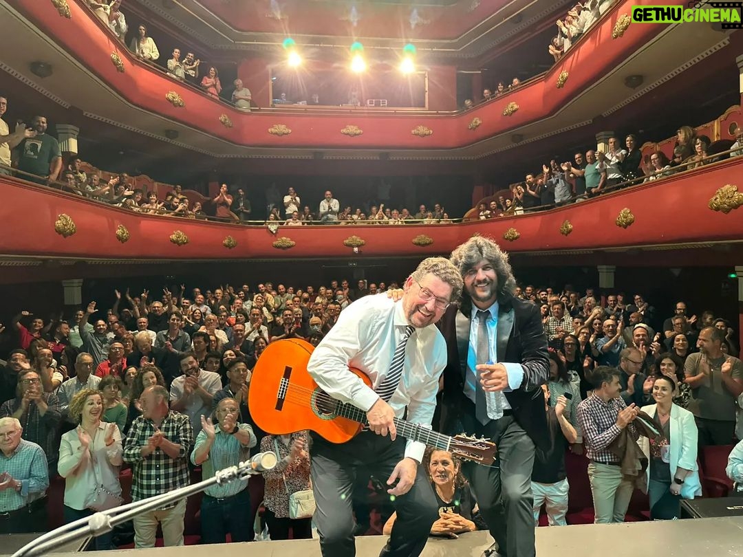 Rancapino Chico - 474 Likes - VALENCIA.. Una noche inolvidable con un público maravilloso que llevaré siempre en mi corazón..
Mis @rancapineros sois los mejores ❤️🌲
@antoniohigueroguitarrista