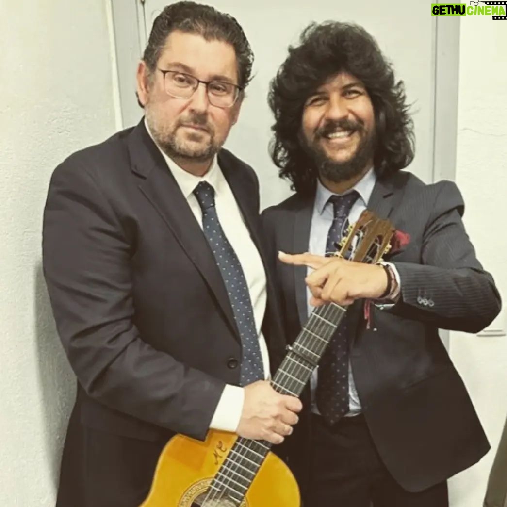 Rancapino Chico - 413 Likes - En los Camerinos de Albuera (Badajoz)..
El pasado 25/ Mar.. Querido público mis @rancapineros Llevamos vuestro cariño en nuestros corazones.. ❤️🌲
@antoniohigueroguitarrista