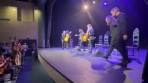 Rancapino Chico Instagram - Llevo vuestros aplausos y cariño en mi corazón..
PALMA DE MALLORCA,  Fue un lujo presentar "HIJO DEL CANTE" en vuestra tierra. .

Una de las cosas que me llevó y agradezco a este arte tan grande como es el flamenco, es conocer a gente tan maravillosa por el camino...
Os quiero mis @rancapineros

Os llevo en mi corazón... ❤️🌲🤗