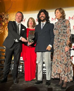 Rancapino Chico Instagram - Un día inolvidable que llevaré siempre grabado en mi corazón.. 

Y es una satisfacción haber recibido este gran galardón 🏆Premio al “Acompañamiento musical más original en una plaza de toros” junto con mi hermano Caracolillo de Cádiz, @antoniohigueroguitarrista y el Compás de @edupercu , Luis Monje y Kisco. Una actuación en la corrida De San Fernando de la pasada Feria del Carmen y la Sal , Donde lidiaron Los Maestros. @_davidgalvan y @olivasoto

Agradecido de todo corazón… ❤️🌲🤗😘