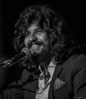 Rancapino Chico Instagram - Nos vemos esta noche en MARCHENA..
Al toque: @antoniohigueroguitarrista

Mis @rancapineros ❤️🌲🤗🤗