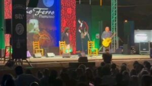 Rancapino Chico Instagram - Fue un lujo para mi estar ayer día 25/ jul en el gran Festival de los FERROS en homenaje al Maestro Paco Cepero que recibió el premio Sebastián Escudero a la Excelencia Flamenca por su trayectoria..

Os quiero mis @rancapineros ❤️🌲🤗🤗