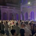 Rancapino Chico Instagram - Noche muy especial en los Claustro de la Catedral (Almería).. Maravilloso público que lleno este bonito sitio que me encantó.. Al mismo tiempo, compartiendo con un gran elenco.. Y que alegría de ver a personas q quiero y admiro allí acompañandonos.. Llevo vuestros aplausos en el alma.. Mis @rancapineros ❤️🌲